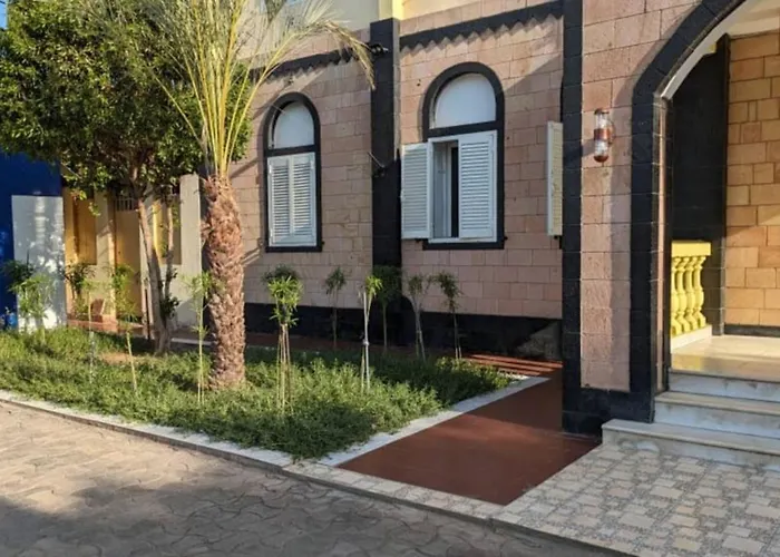 Hotel near College: Hotel Alia